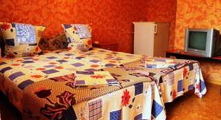 Гостиница Гостевой Дом Юлия Феодосия Стандартный двухместный номер с 1 кроватью или 2 отдельными кроватями-1