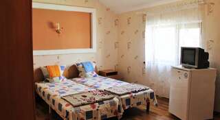 Гостиница Гостевой Дом Юлия Феодосия Улучшенный двухместный номер с 1 кроватью или 2 отдельными кроватями-2